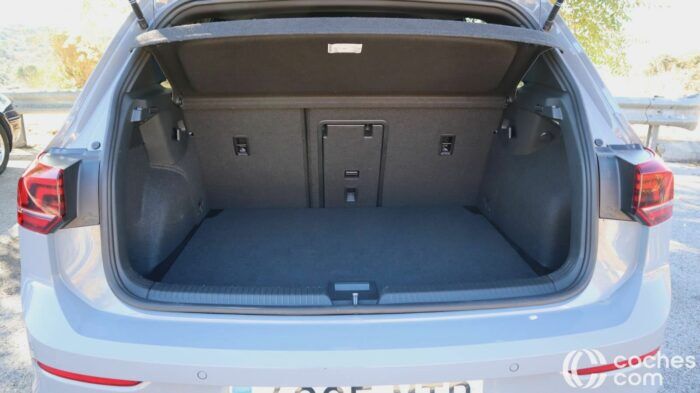 Volkswagen Golf R Line csomagtartó teszt 1 700x393