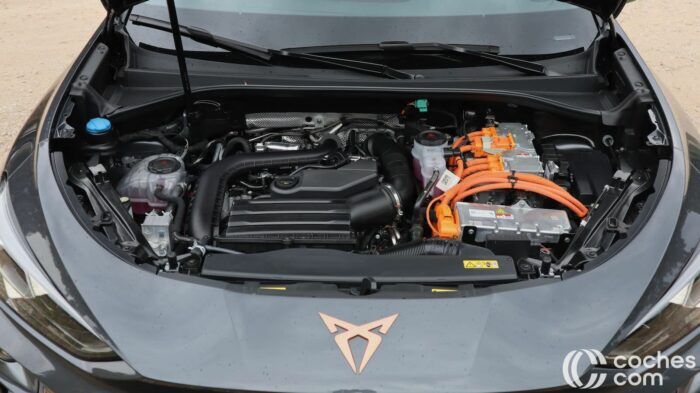 Cupra Terramar EHybrid motorteszt 1 700x393