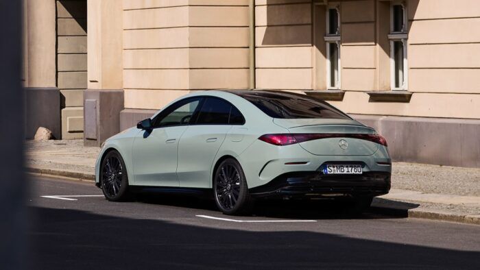 Mercedes CLA Hybrid 4 700x394