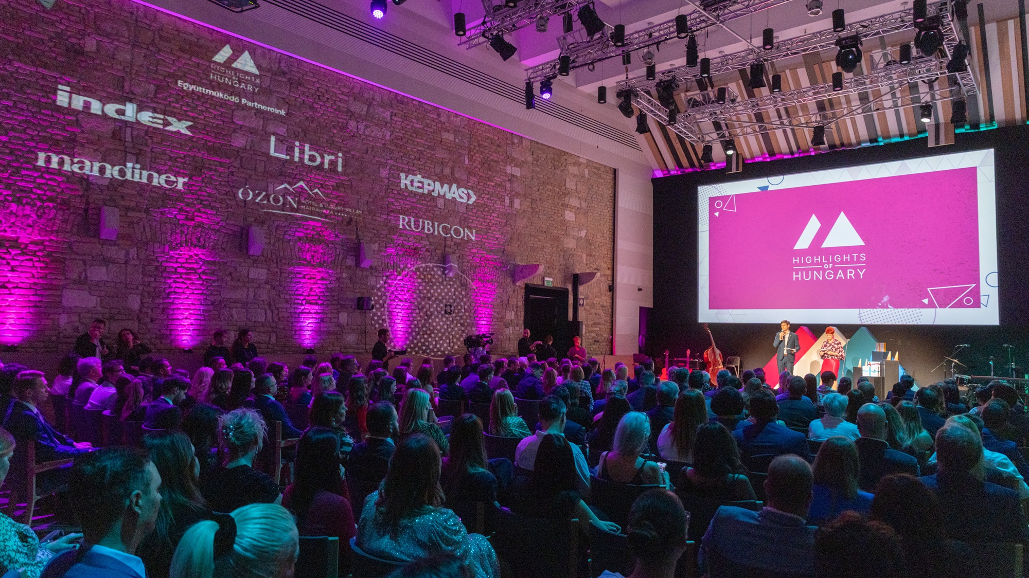 A több mint 140 000 leadott szavazat után kiosztott Magyarországi Közösségi Díjak kiemelt eseményei