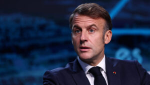 Az egykori mentor Macront az Ötödik Köztársaság „legrosszabb elnökének” nevezi