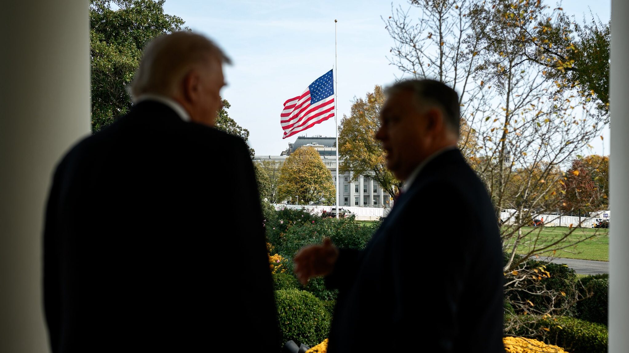 Az új felmérés szerint Orbán 18 ponttal emelkedett Trump látogatása után