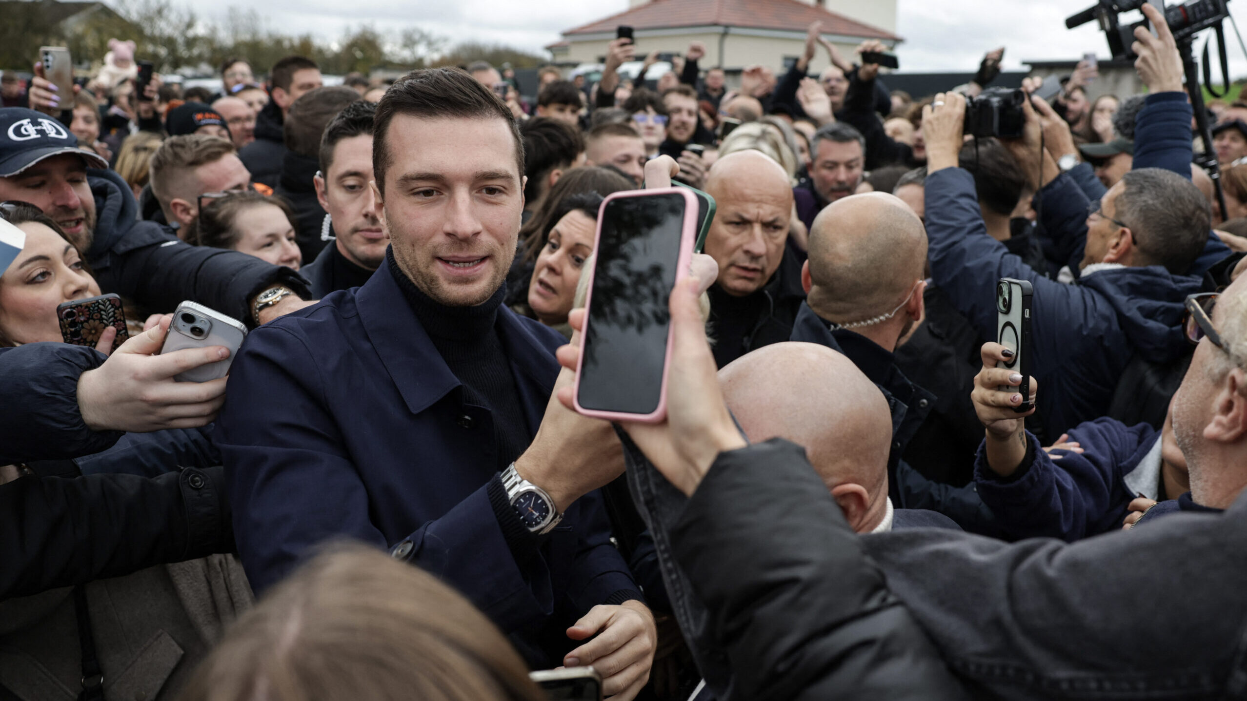 Az új szavazás szerint Jordan Bardella minden 2027-es elnökválasztási forgatókönyvet nyer