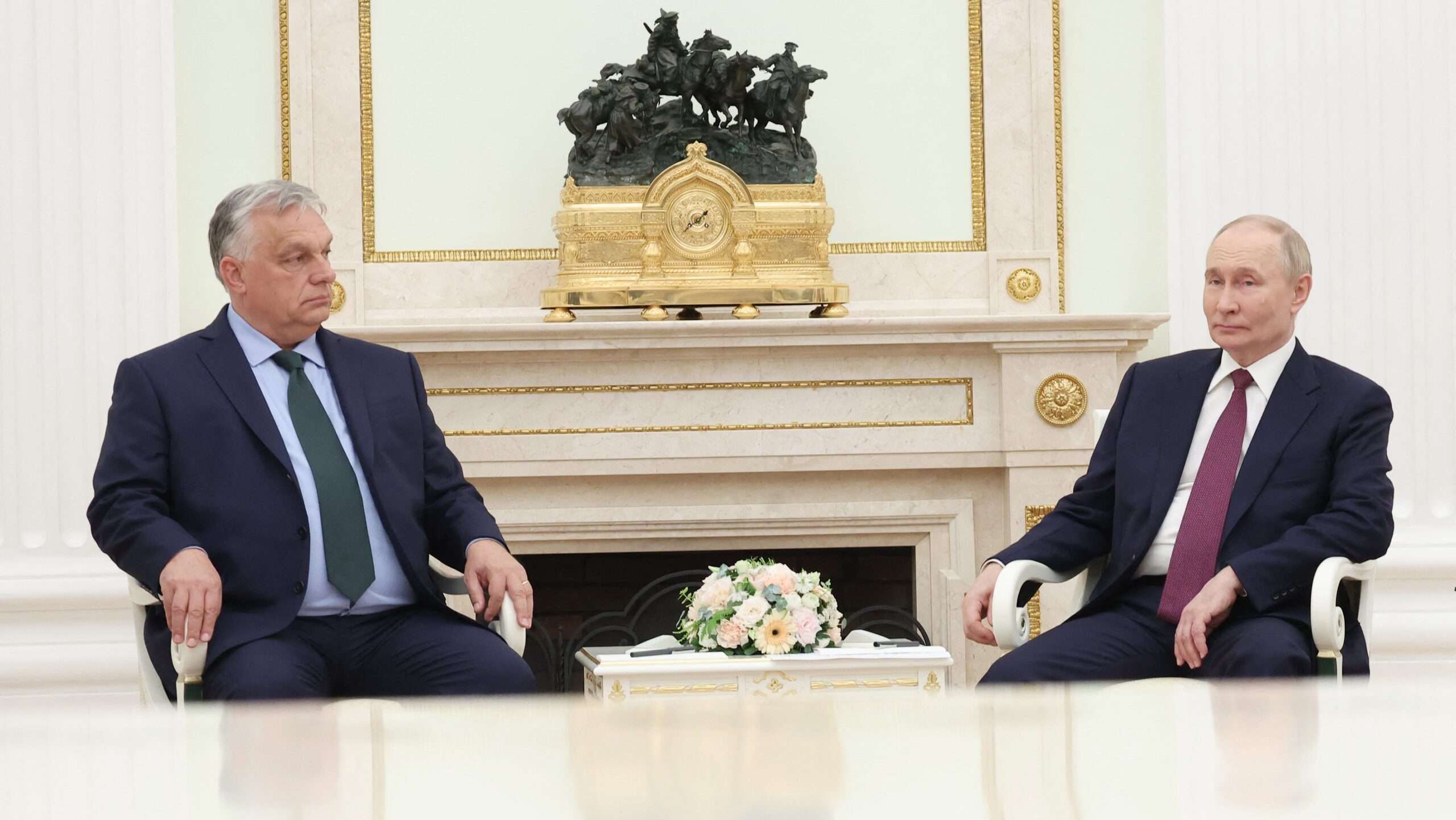 Orbán állítólag Putyinnal találkozik, amikor az Egyesült Államok és Ukrajna megállapodott a béketerv alapvető feltételeiről