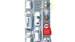 Történelmi áttörés: a motorosok végre hivatalosan használhatják a leállósávot!