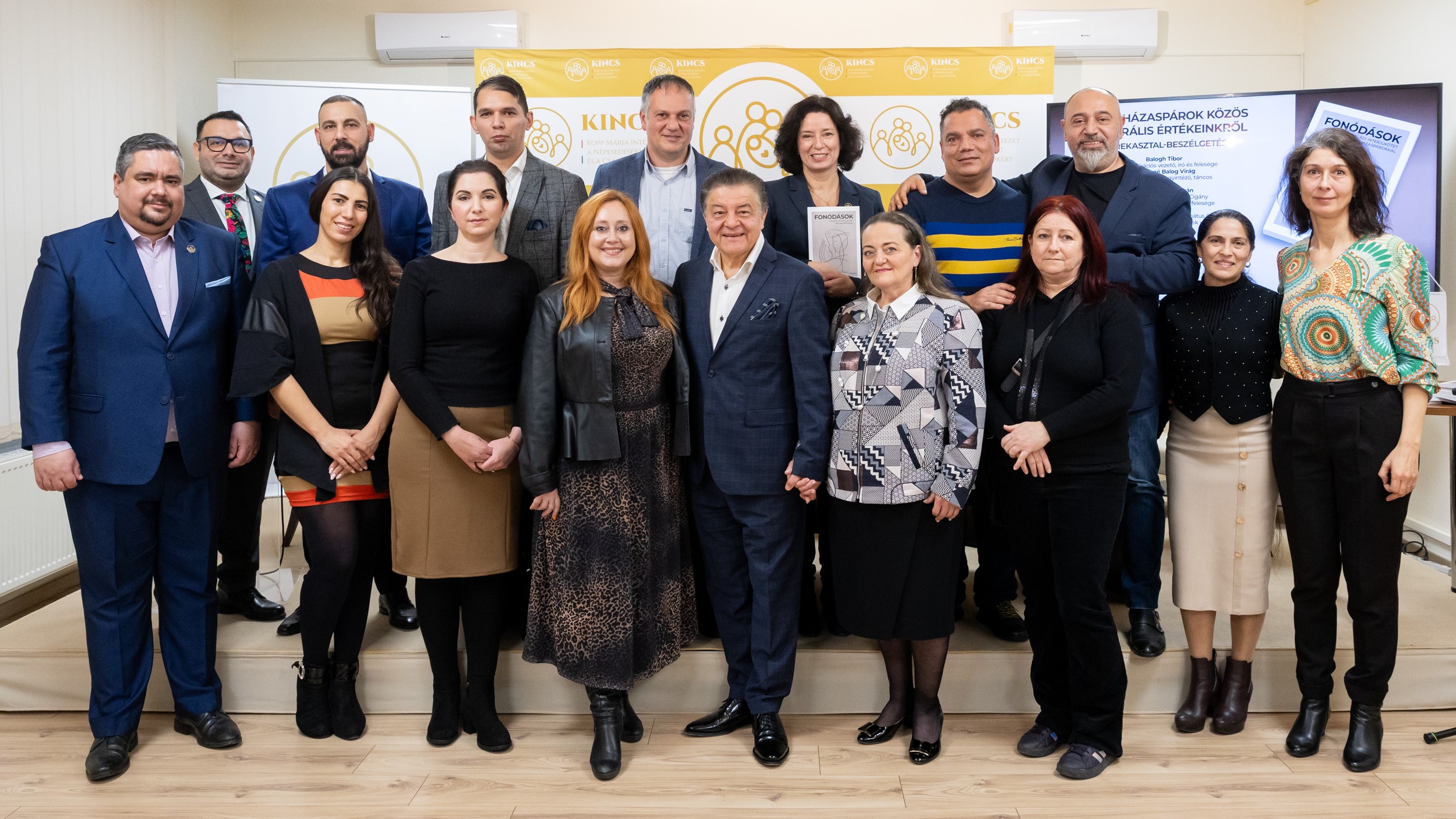 Családi hagyományokról beszélgetnek párok a KINCS Fonódások indulásán