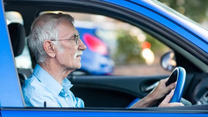 Idősek vezetés 5 700x394