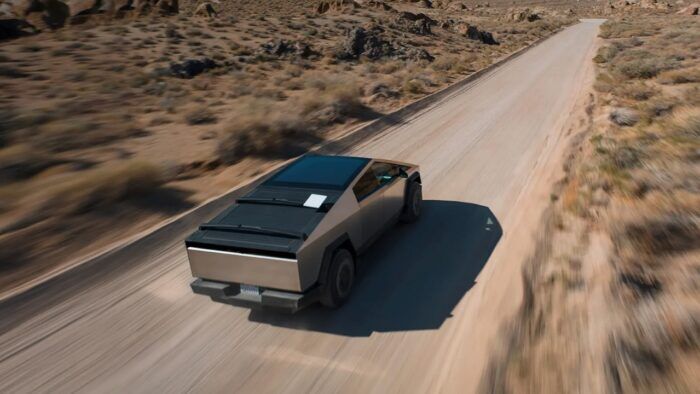 Tesla Starlink 1 700x394