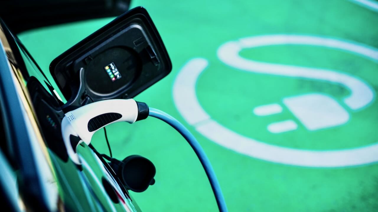 Auto Plus terv: támogatás elektromos autók vásárlásához 2026-ban