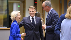 Az EU elitek ördögi kampányt folytatnak a demokrácia ellen