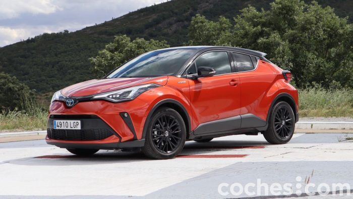 Toyota C HR 180H Teszt 1 700x394