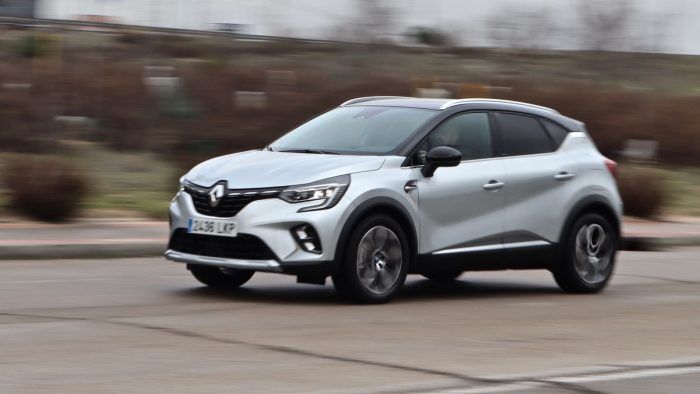 Renault Captur E Tech Dynamic Test 2 700x394