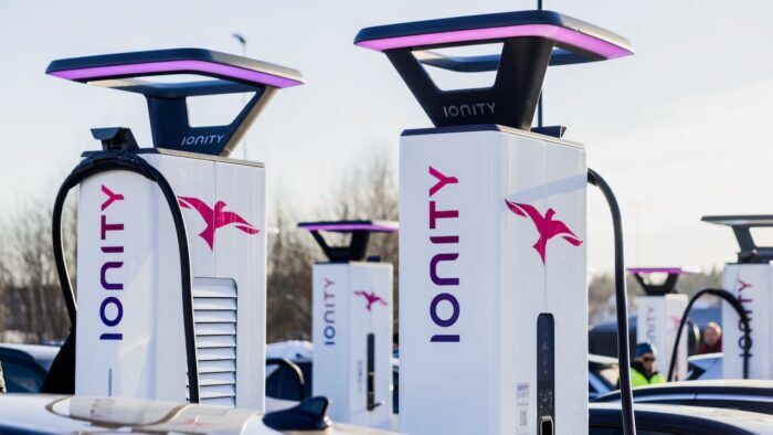 Elektromos töltőpont 3 700x394