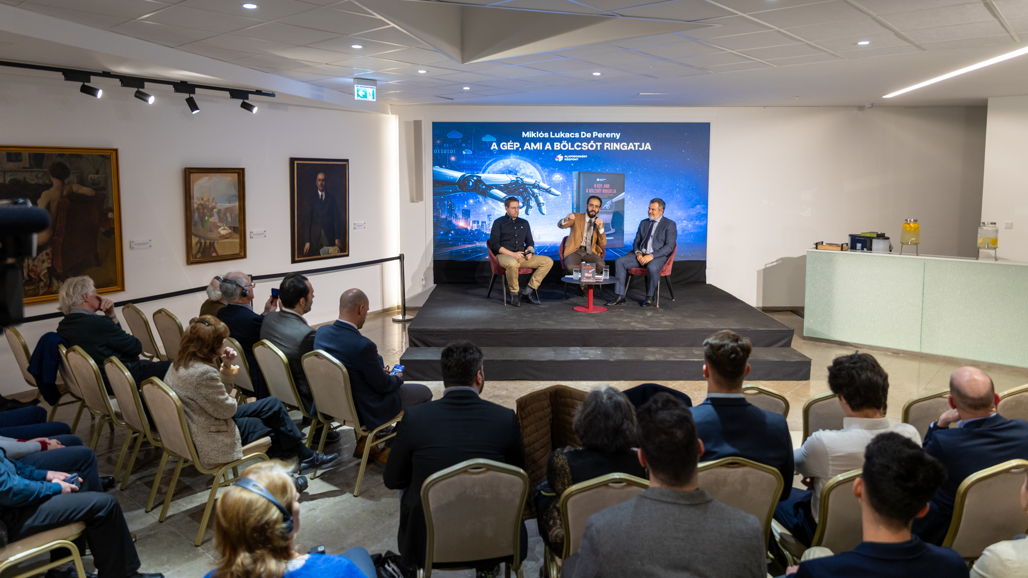 A gép, amely megingatja a bölcsőt: Könyvbemutató rendezvény, amelyet a Központ tart