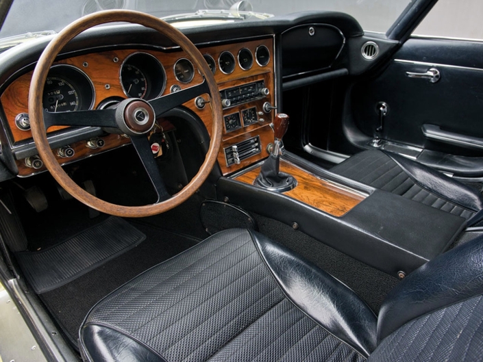 Toyota 2000 GT belső tere, angol stílusú hangulattal