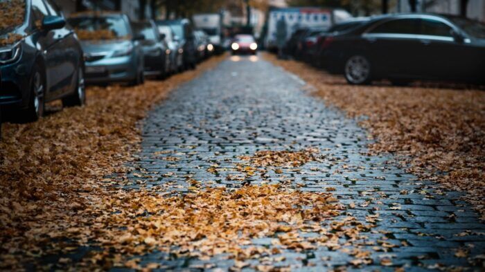 Levelek az autóban 2 700x393