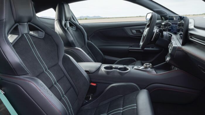 Ford Mustang Dark Horse SC 40 700x394