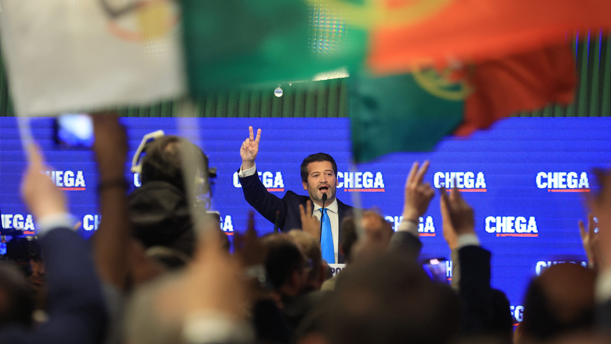 A közvélemény-kutatások azt mutatják, hogy Chega André Ventura felkelt, miközben Portugália a szoros elnökválasztási versenyre készül