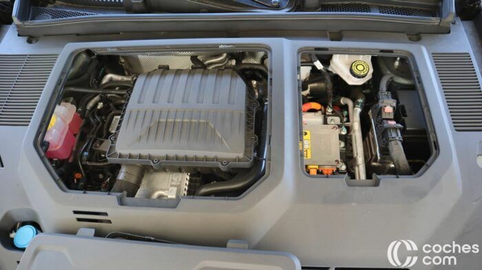 Ebro S800 PHEV motorteszt 3 700x393