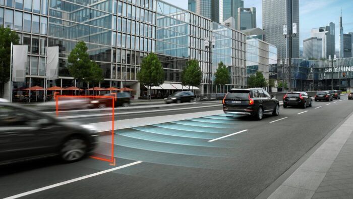 ADAS Systems autonóm vészfékezés 2 700x394