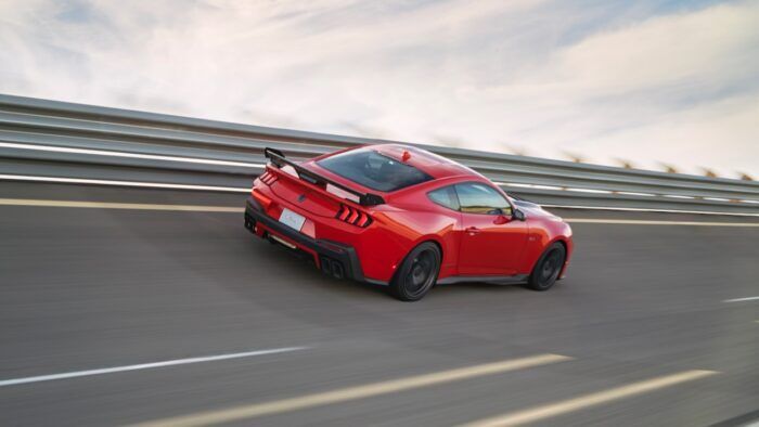 Ford Mustang Dark Horse SC 25 700x394