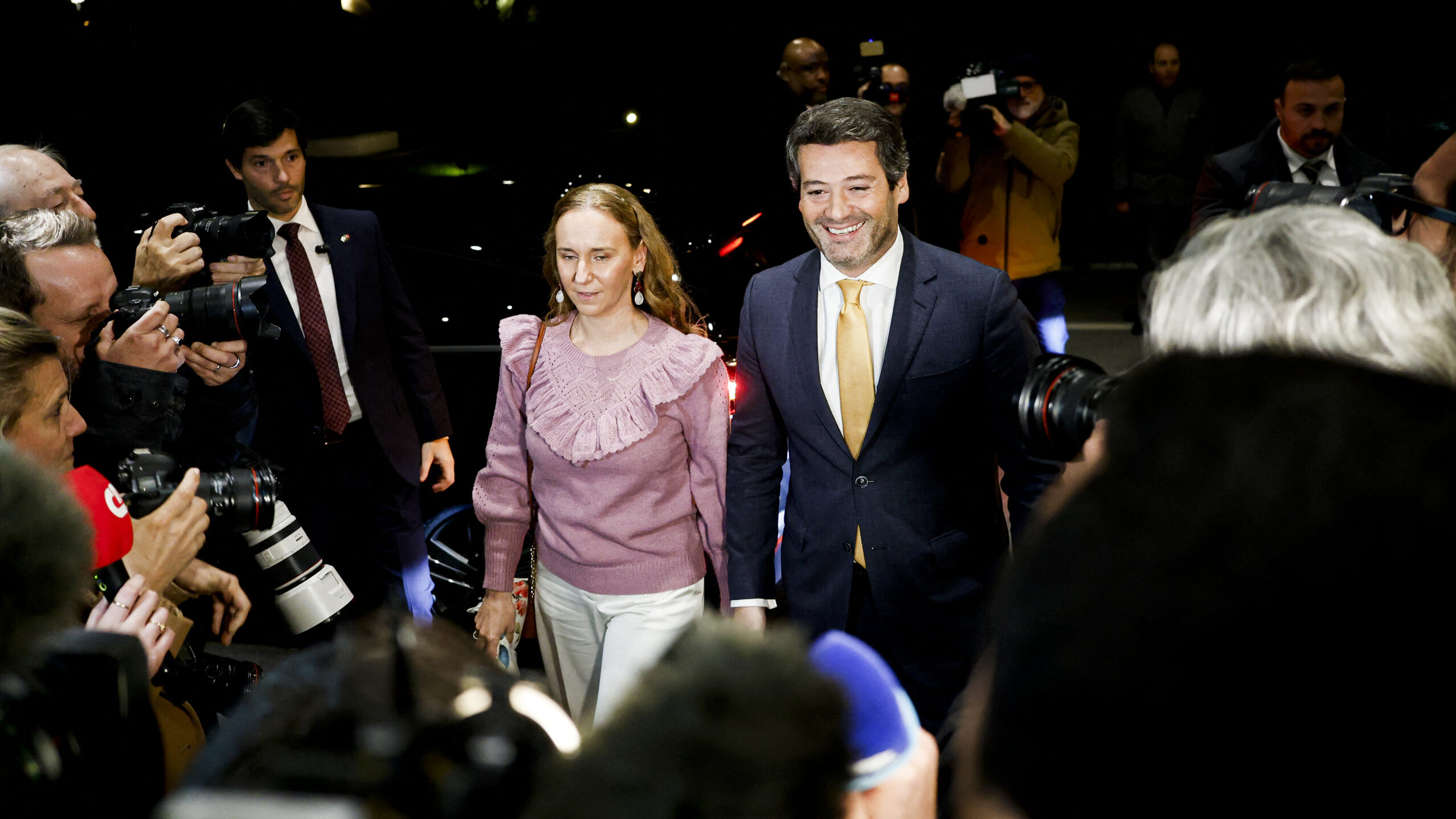 Portugália a kifutóba kerül, miközben André Ventura felfelé vívott csatát Seguro ellen