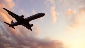 Repülőgép vége a száz milliliteres korlátnak ezekben a repülőterekben akár két litert is fel lehet vinni a fedélzetre