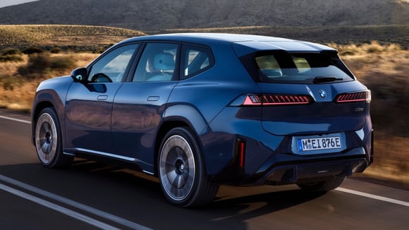 Az új BMW iX3 süllyesztett, automatikusan kiemelkedő kilincseket kapott. © BMW