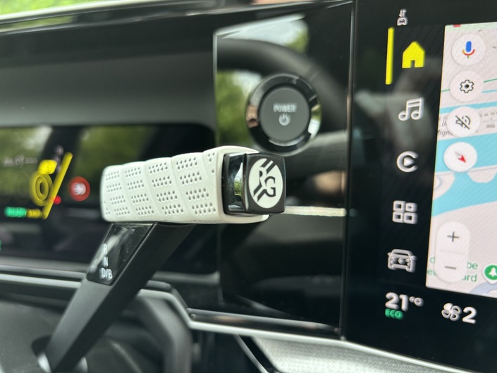 Teniszütő-nyélre emlékeztető menetválasztó, RG jelzéssel