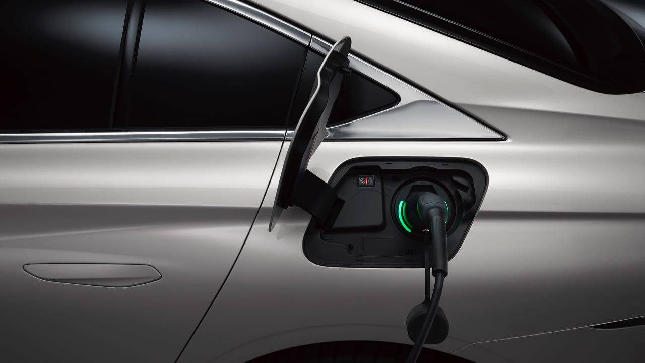 Sokkal alacsonyabbak az elektromos autóval való utazás költségei, mint egy belsőégésű autóval?