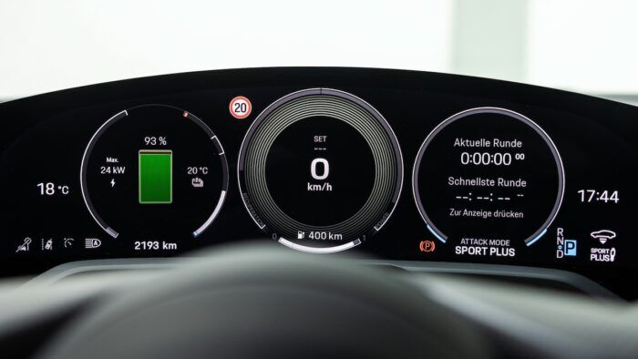 Porsche 2 fordulatszámmérő 700x394