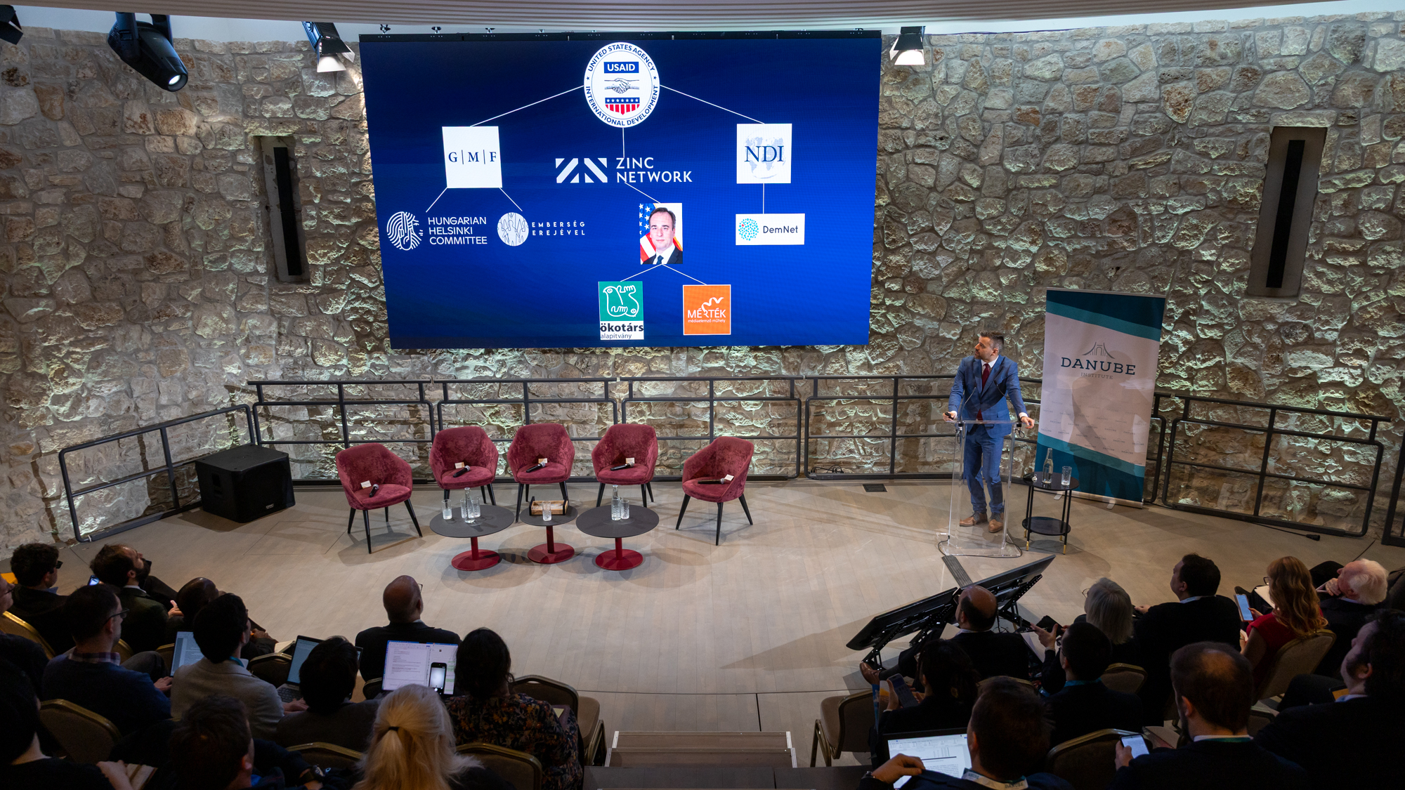 A segélyek politizálása: A Duna Intézet rendezvényt tart a késői USAID-ről és egyebekről