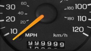 Melyek azok az autók, amelyek kilométerszámlálóját a legtöbbször manipulálják? Legyen óvatos a vásárlással