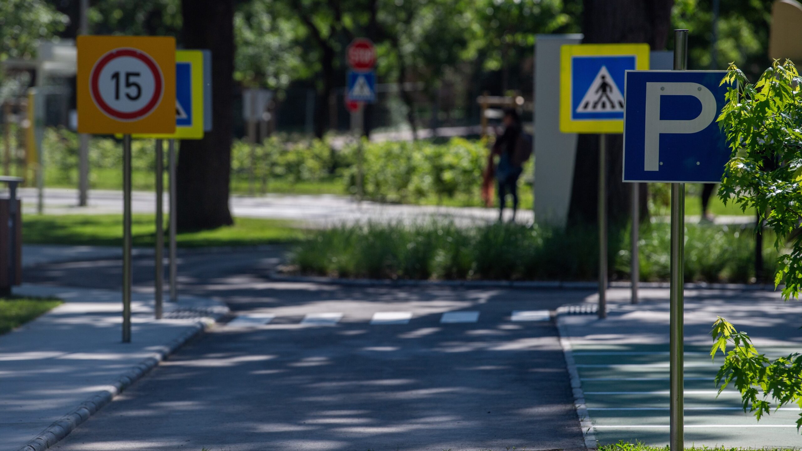 A Közlekedési Minisztérium az új KRESZ keretében tárgyalja a közlekedésbiztonsági oktatás bővítését