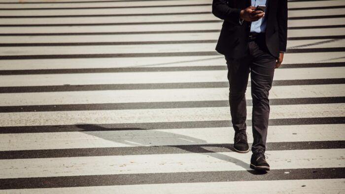 Gyalogos Smartphone City 2 700x394