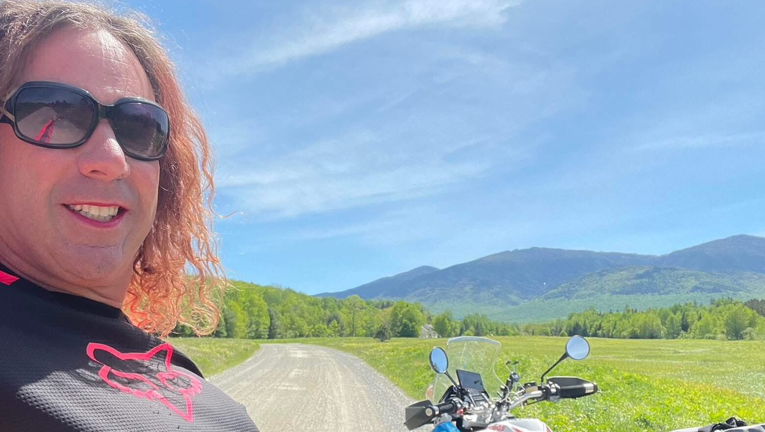 A transznemű apa kettőt ölt a Rhode Island-i jégkorongarénában