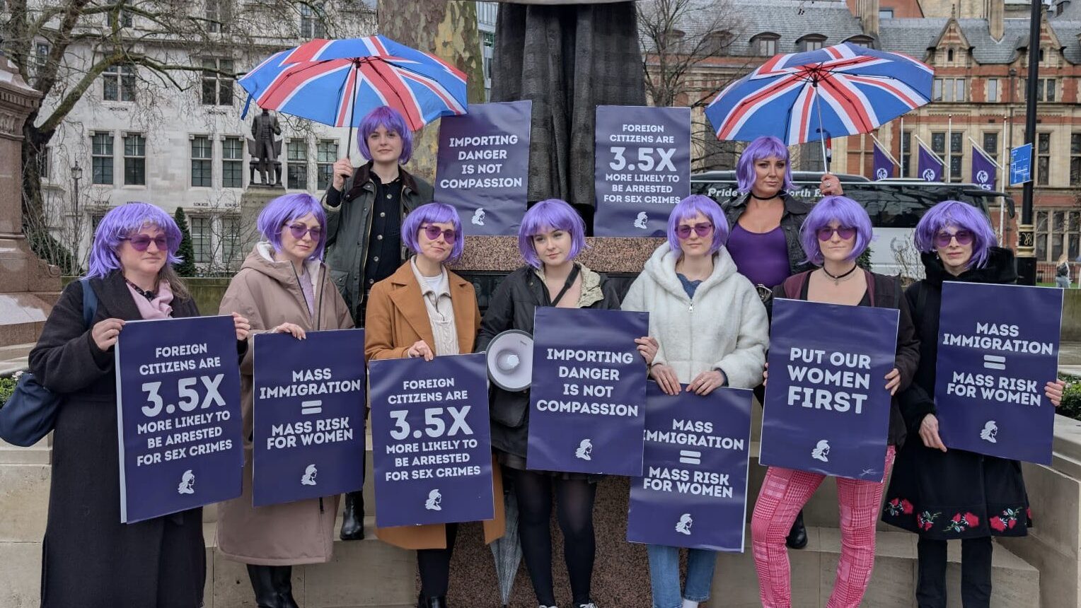 Az Egyesült Királyság Nőjogi Csoportja tiltakozik a vírusos Amelia mémnek öltözött migránsok erőszak ellen