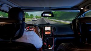 Elképesztő áttörés: a Renault létrehozta a Roads-t, a világ legfejlettebb vezetési szimulátorát