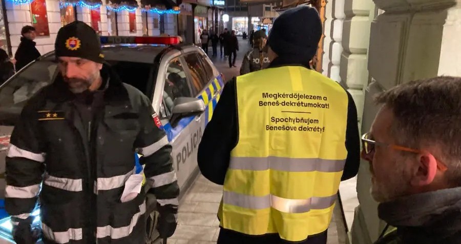 Magyarország riaszt, miután a szlovák rendőrség letartóztatott egy politikust a Beneš-dekrétumok miatt