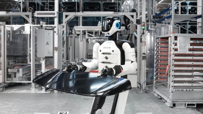 Robots Factory BMW 7 700x394