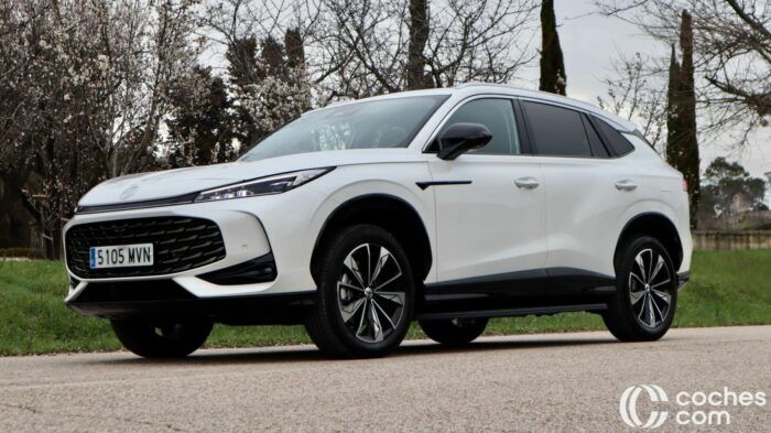 MG HS PHEV teszt 16 700x393