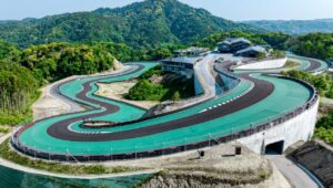 Magarigawa Club: Japán leggazdagabb benzineseinek paradicsoma