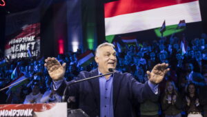 A Telegraph azzal vádolja Orbánt, hogy puccsot tervez, ha elveszíti az áprilisi választást