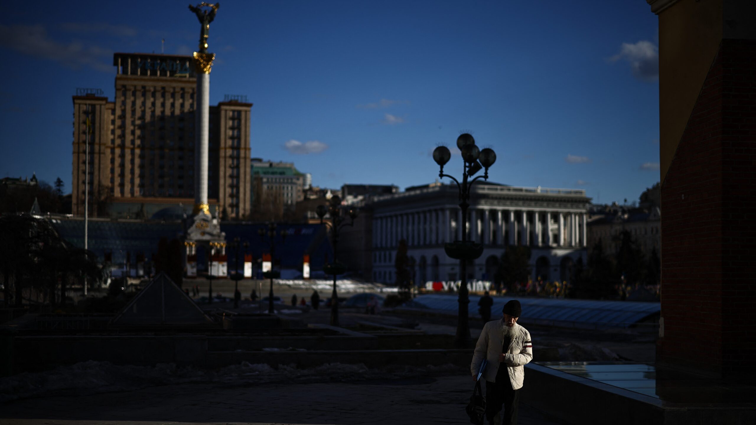 A magyar misszió Kijevben tárgyal a Druzsba csővezetékről légiriadó közepette