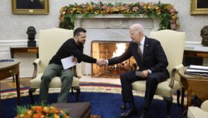 Az amerikai Intel azt állítja, hogy Ukrajna 2022-ben átirányítja az alapokat a Biden-kampányba