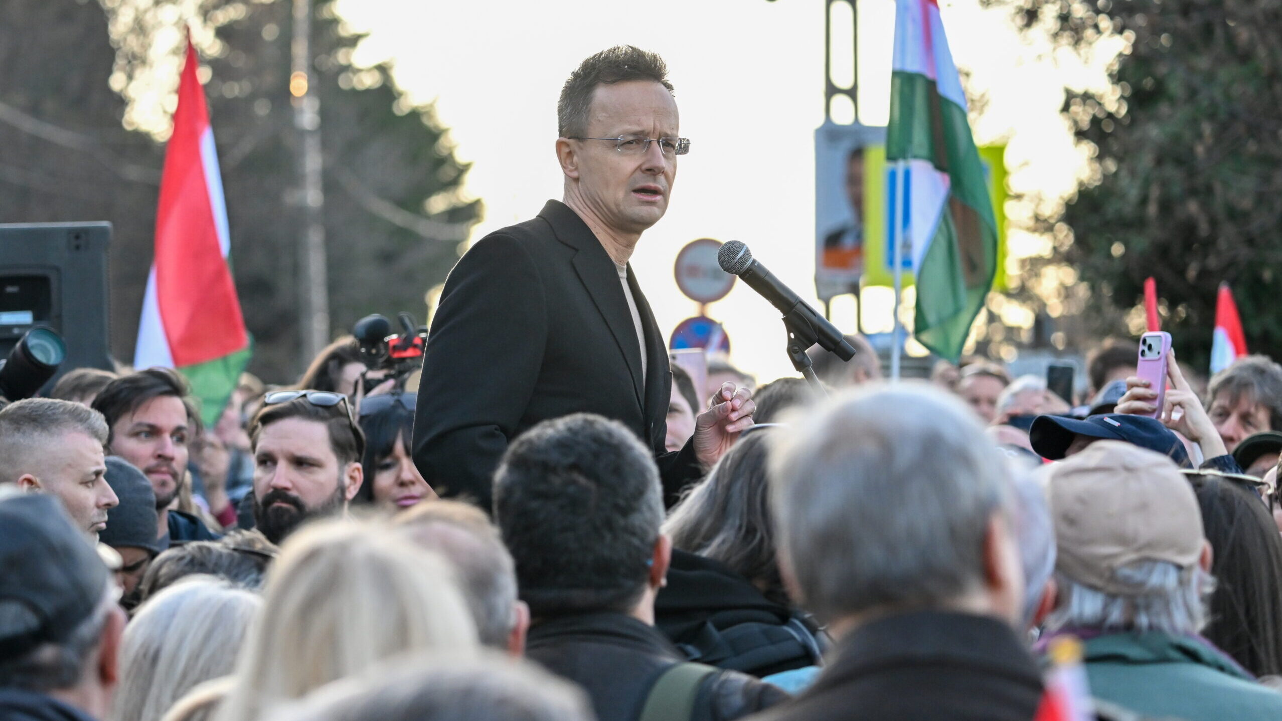 Magyarok tiltakoznak Zelenszkij fenyegető megjegyzései ellen az ukrán nagykövetségen