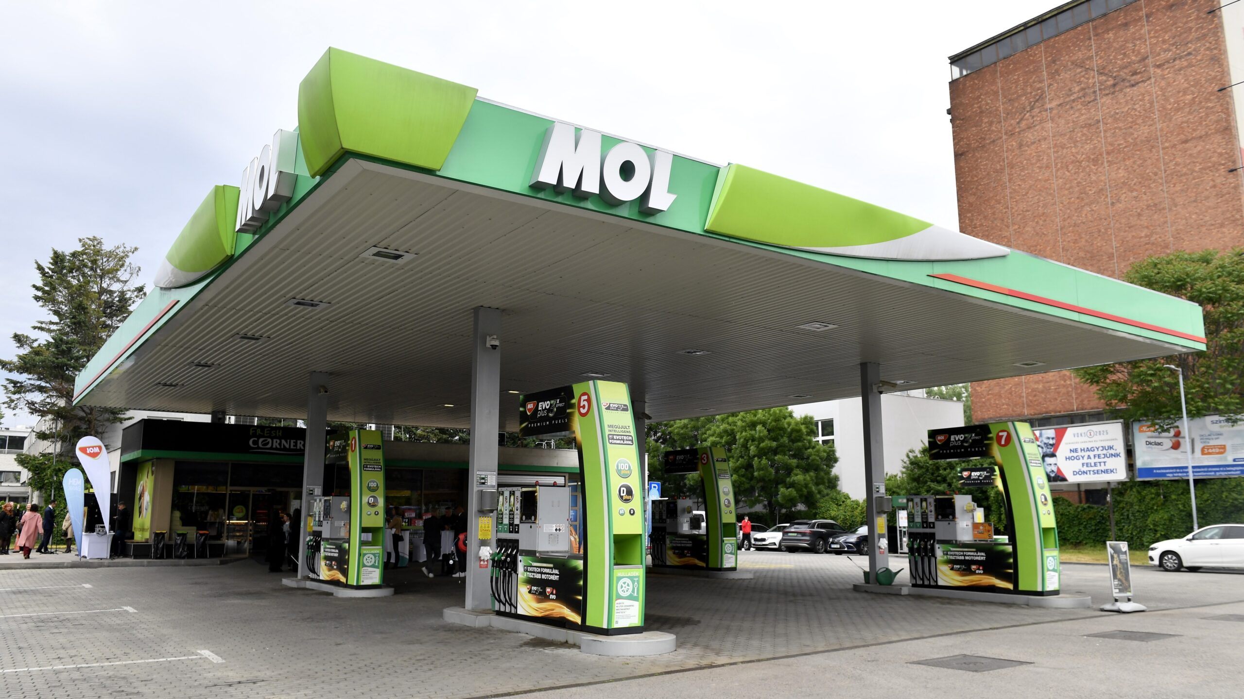 Magyarország üzemanyagár-plafont vezet be a fogyasztók védelme érdekében