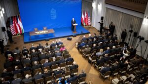 Orbán: Közép-európai együttműködés kulcsa az erősebb védelmi iparhoz