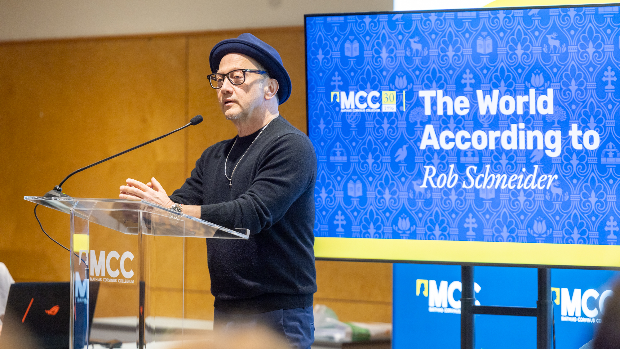 Rob Schneider az MCC Budapestre látogat