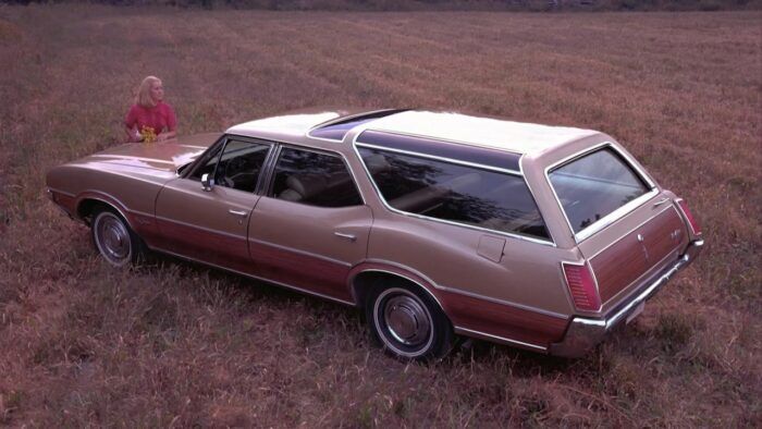 Oldsmobile Vista Cruiser 12 700x394